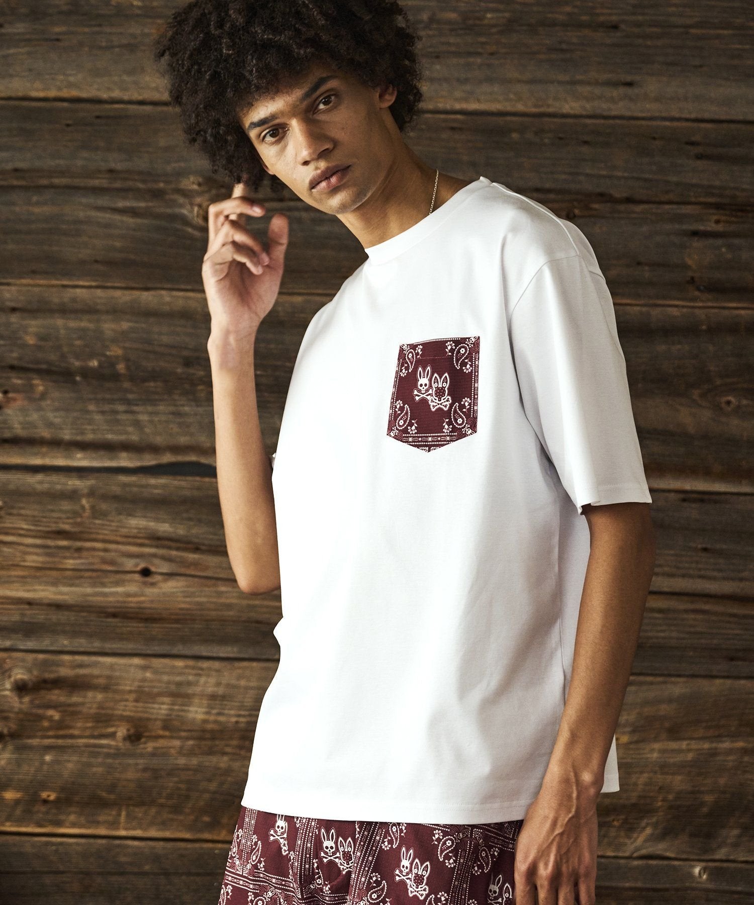 Original bandana pattern relaxed pocket T-shirt