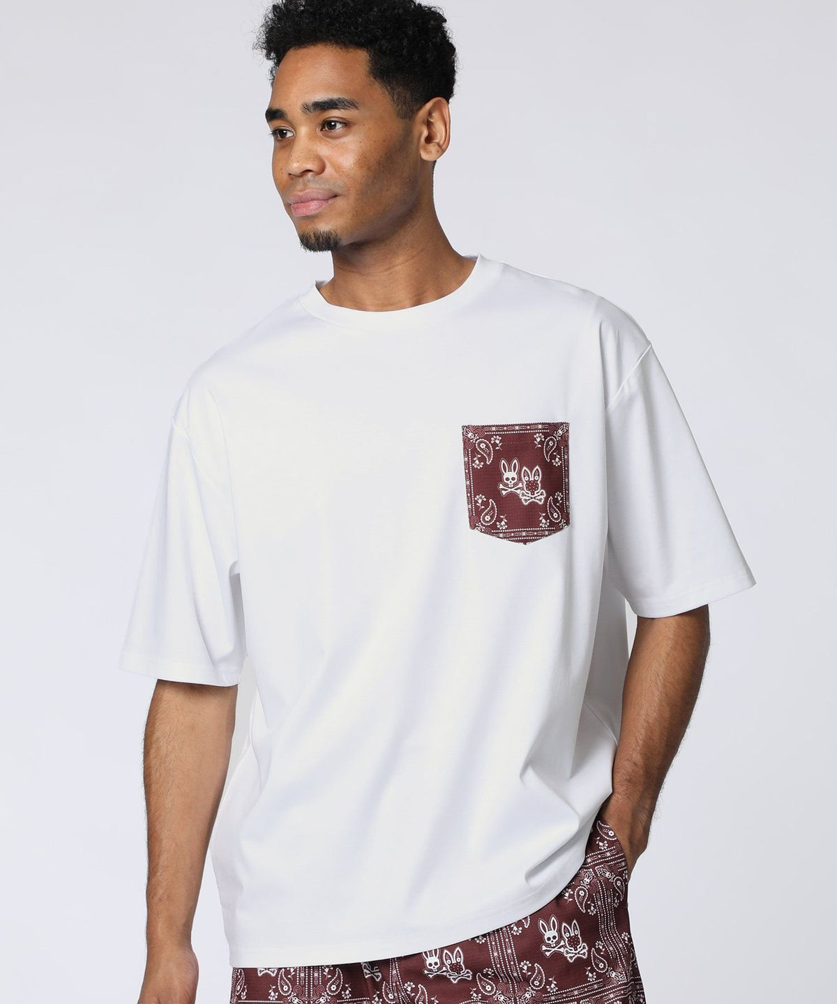 Original bandana pattern relaxed pocket T-shirt