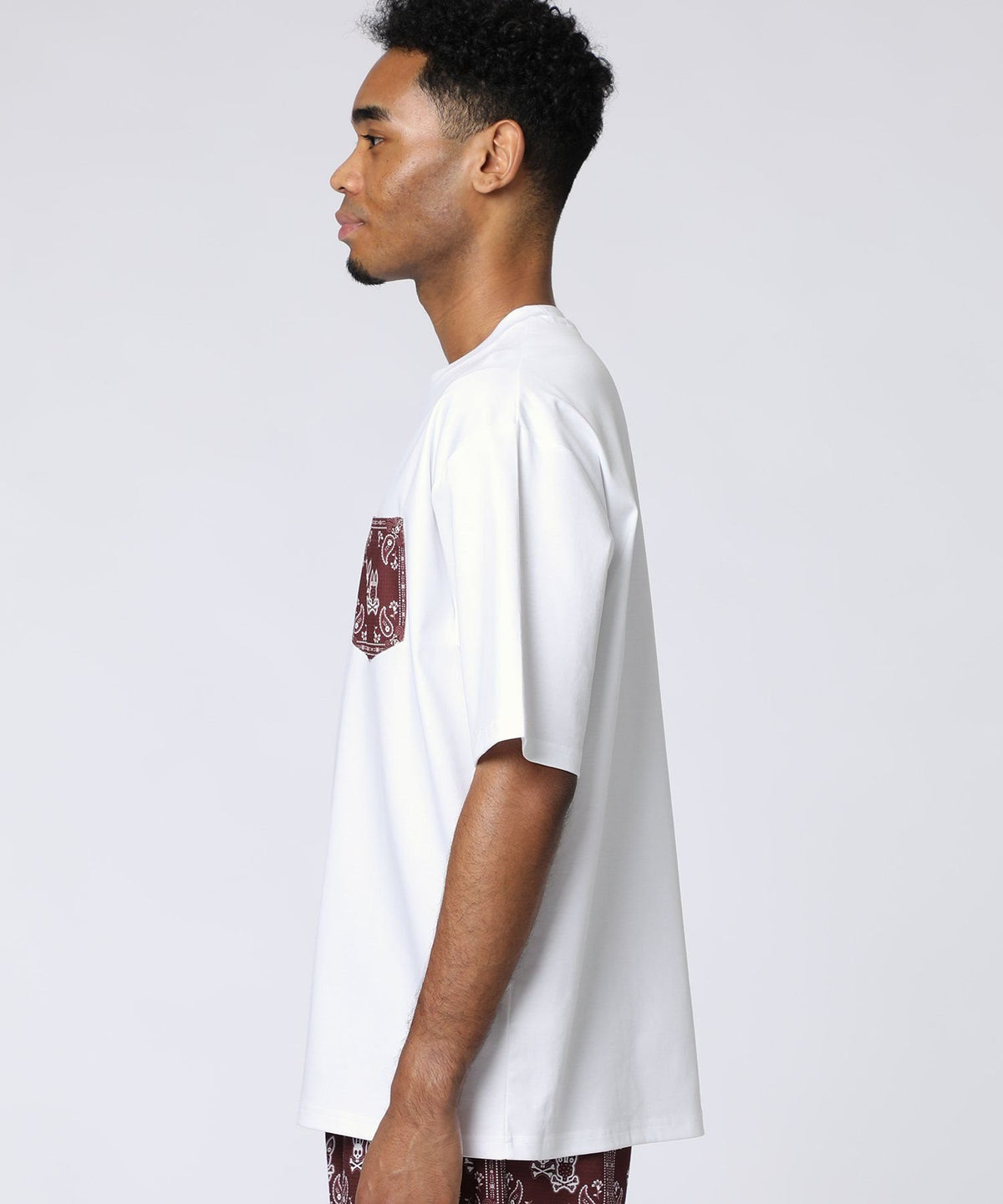 Original bandana pattern relaxed pocket T-shirt