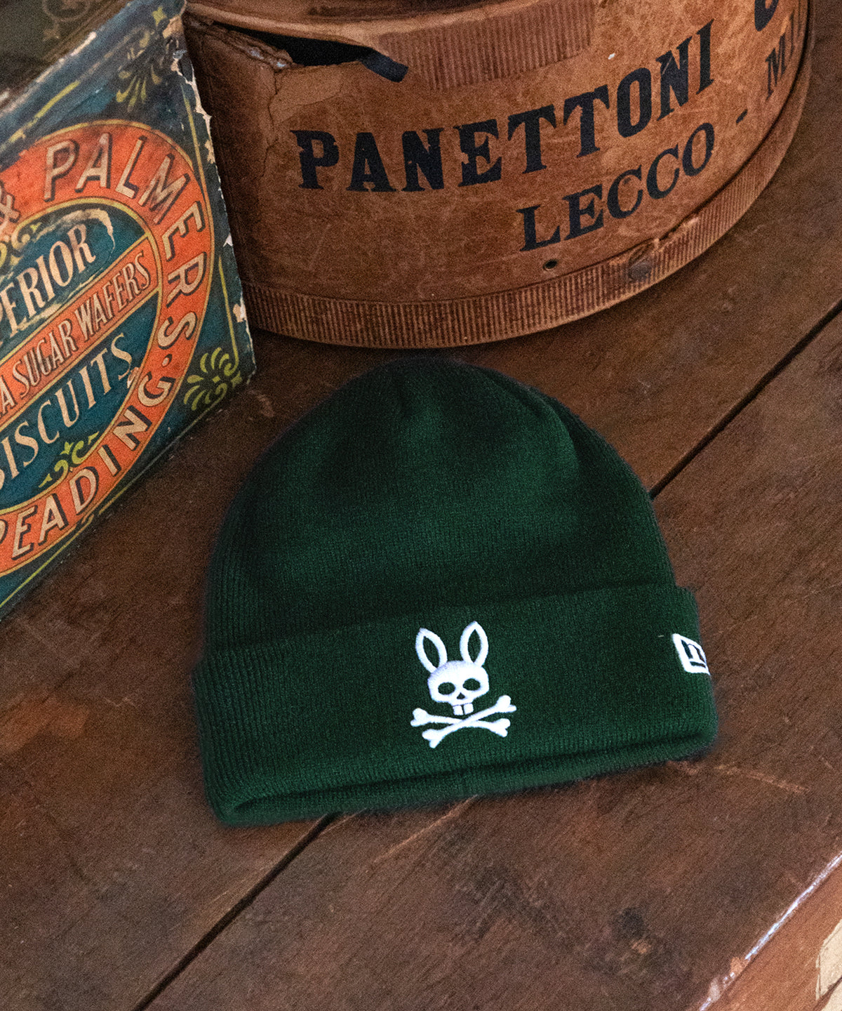 NEW ERA® / Psycho Bunnyコラボ ベーシックカフニットキャップ