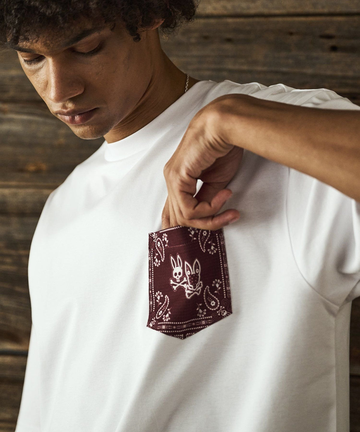 Original bandana pattern relaxed pocket T-shirt