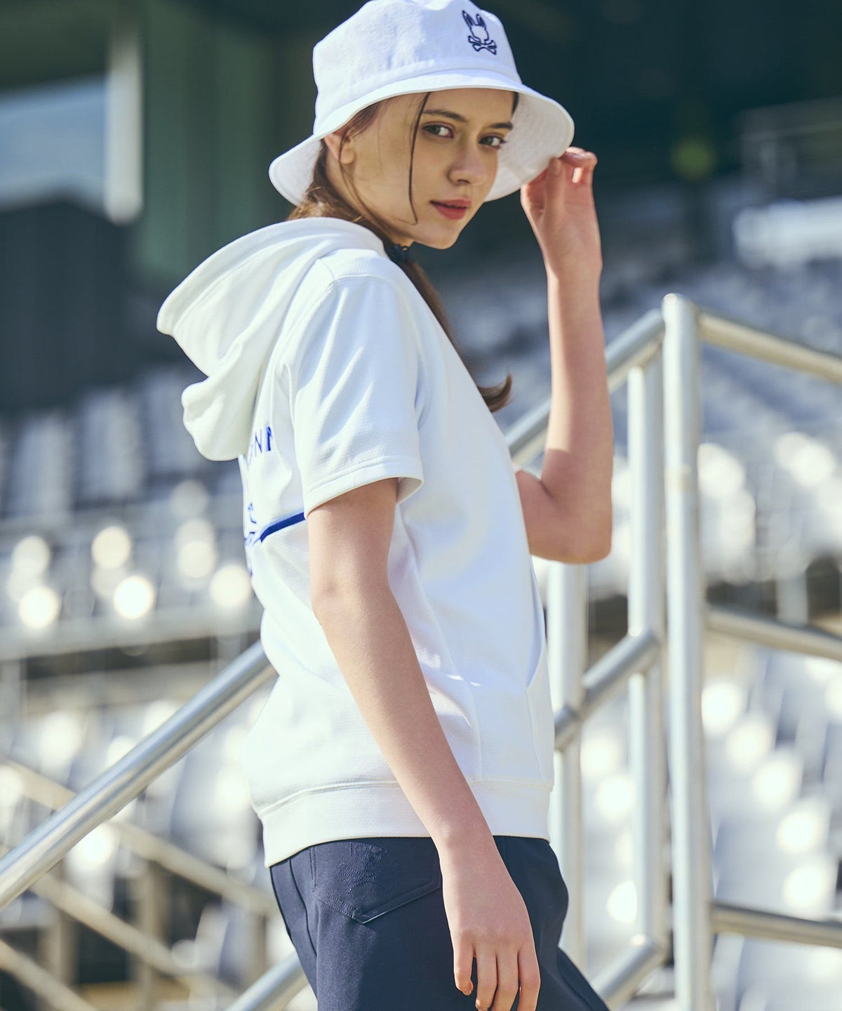 [GOLF][WOMEN]シルエットラインBUNNY 半袖パーカ