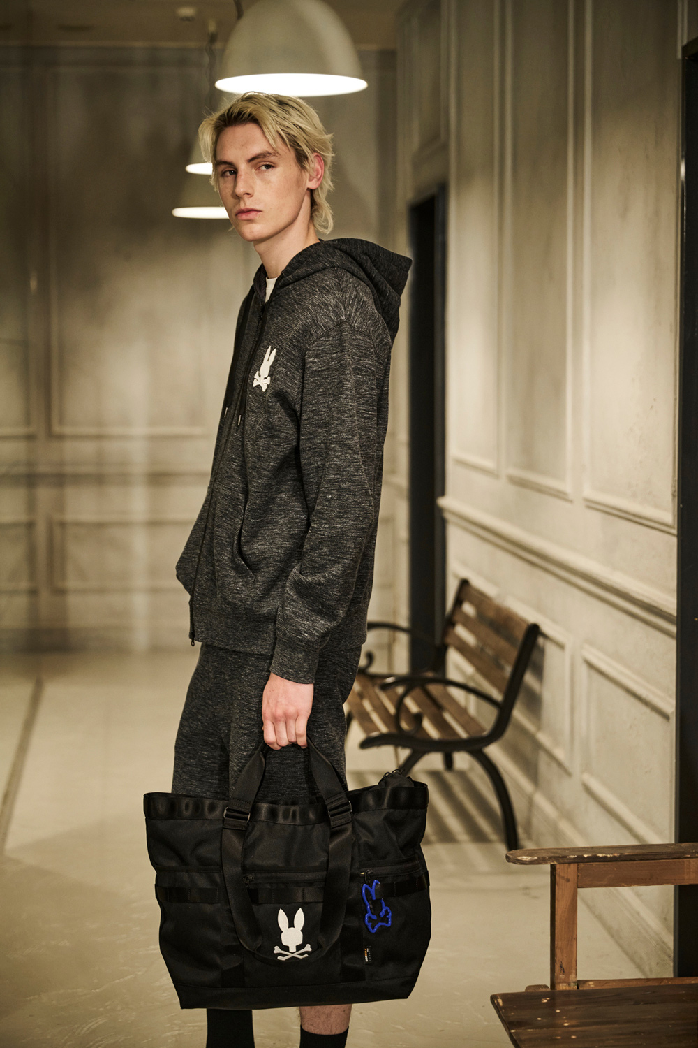 look04