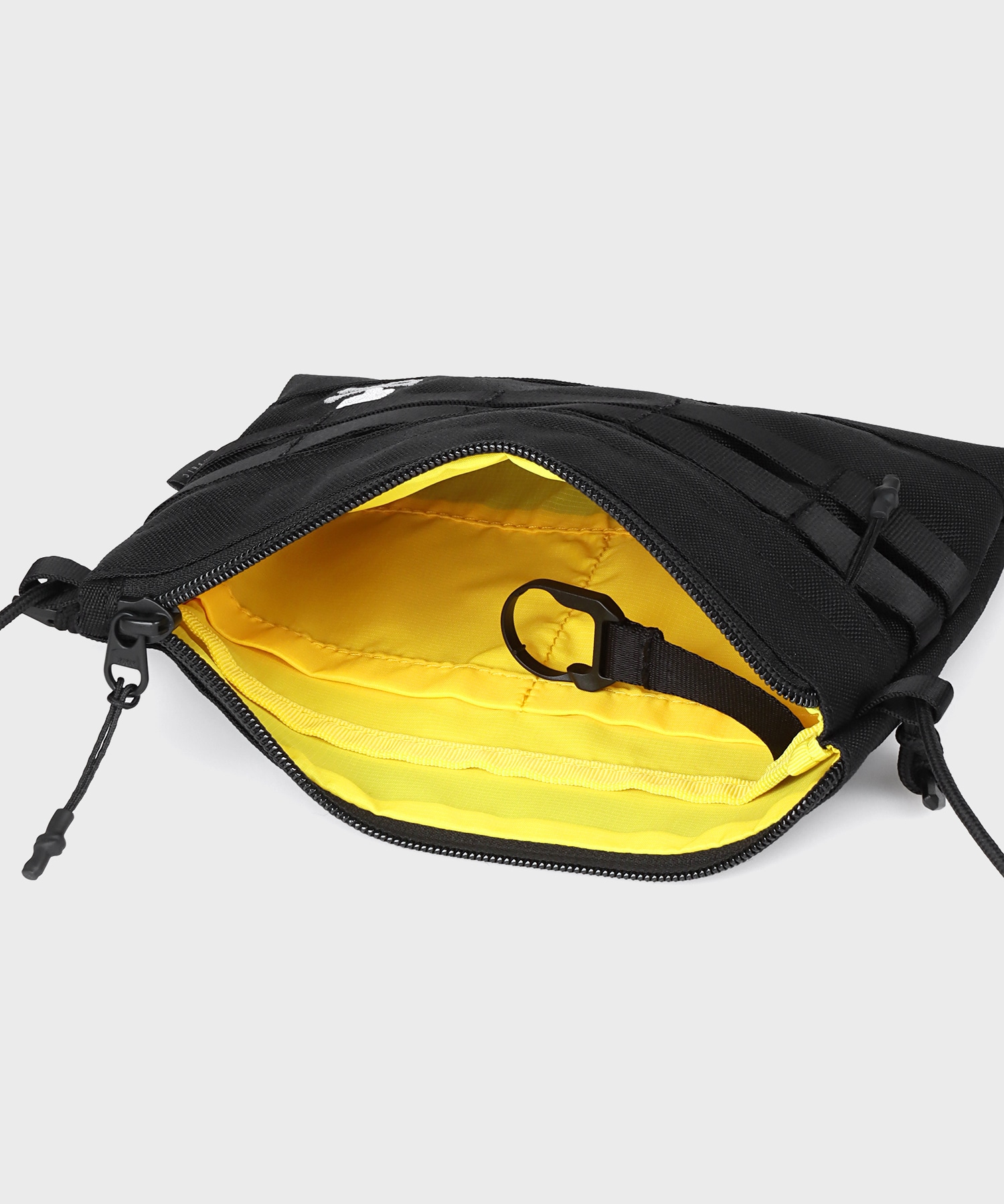 CORDURA fabric サコッシュ｜Psycho Bunny｜サイコバニー 公式ブランド