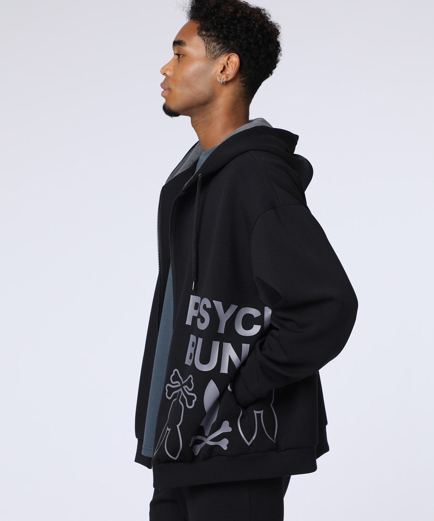 WEB限定]ダンボール サイドロゴワイドジップパーカ｜Psycho Bunny