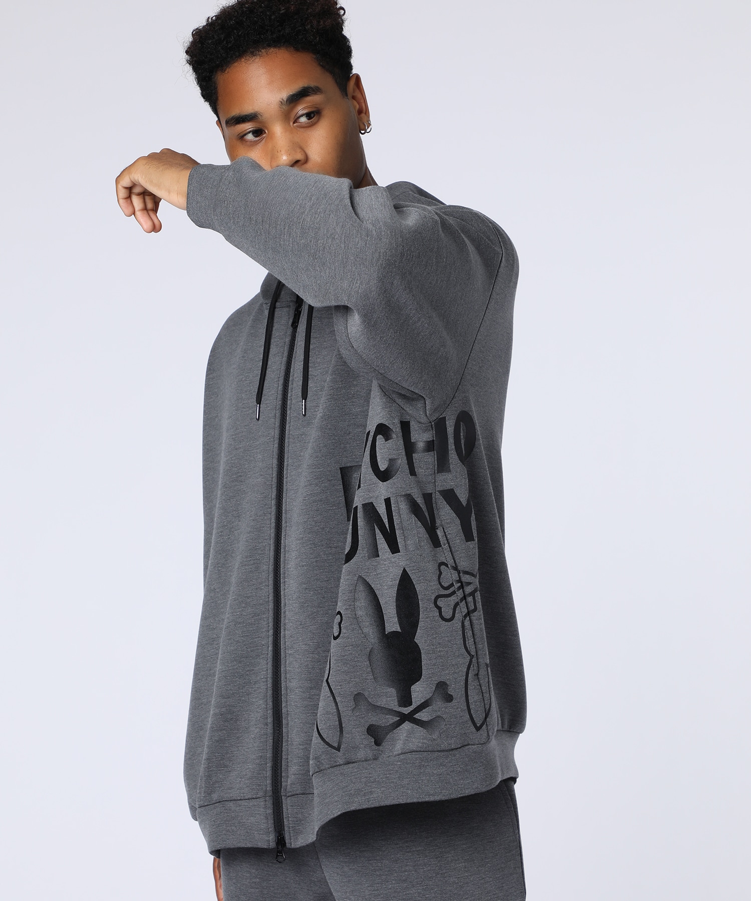 WEB限定]ダンボール サイドロゴワイドジップパーカ｜Psycho Bunny