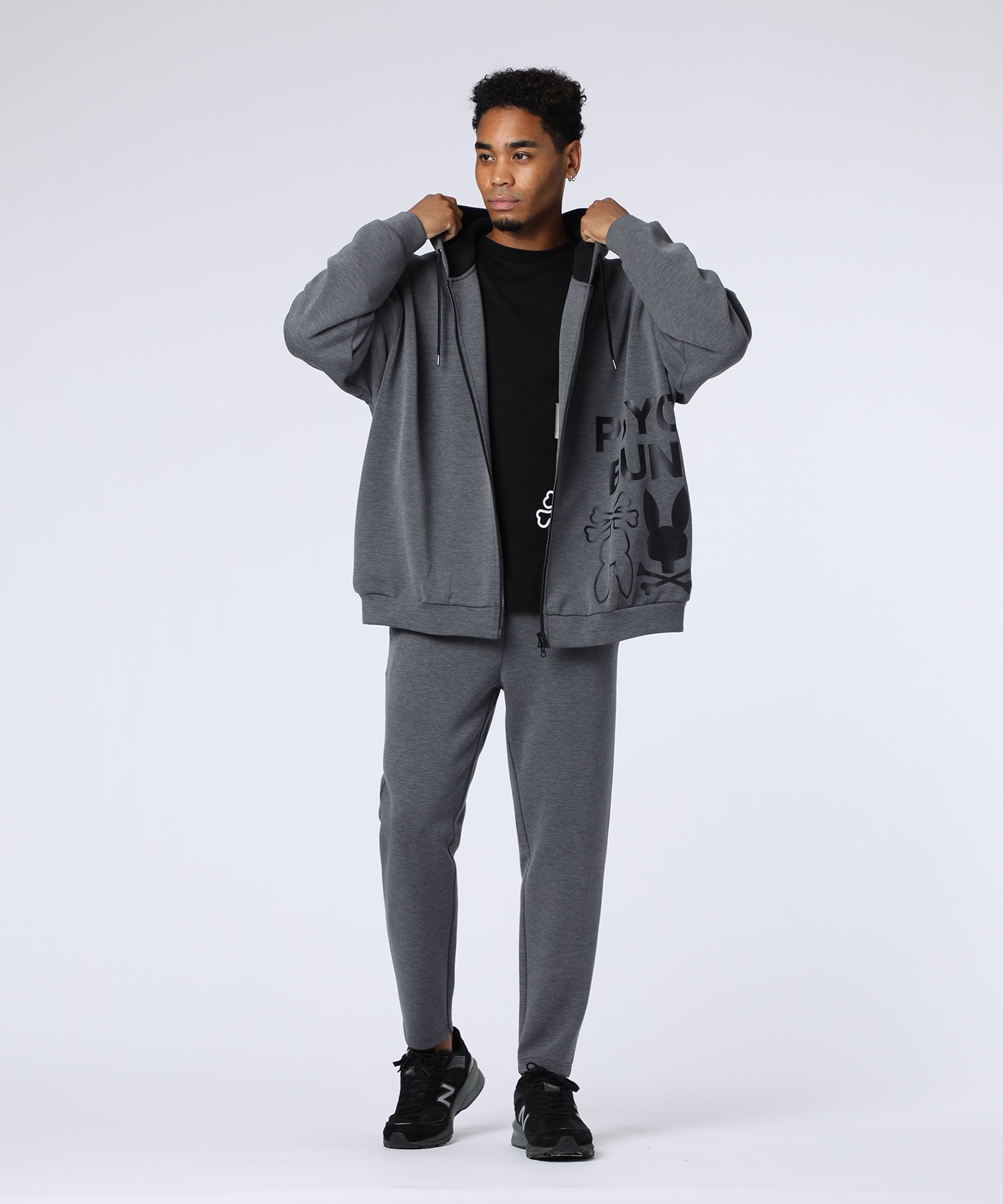 WEB限定]ダンボール サイドロゴワイドジップパーカ｜Psycho Bunny