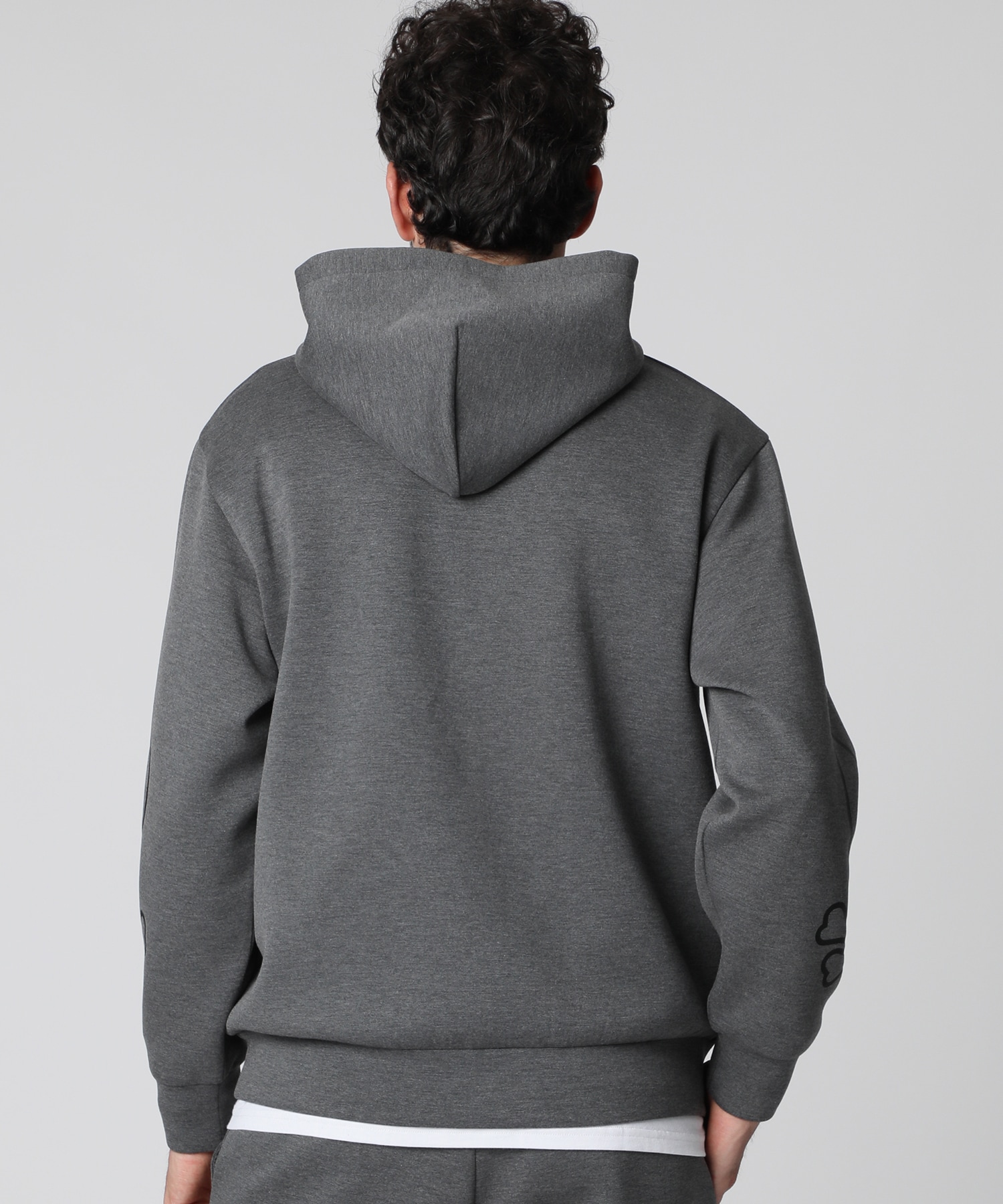 WEB限定]スリーブアウトラインロゴ ダンボール パーカ｜Psycho Bunny