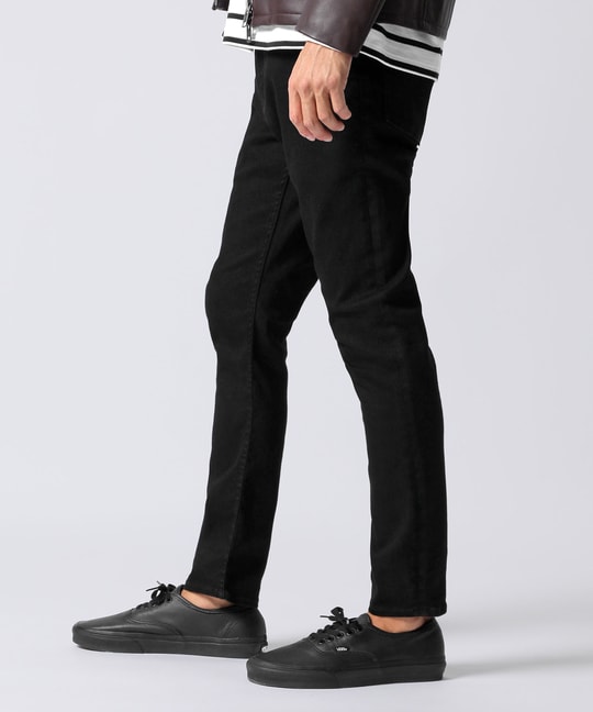 スキニーフィット ブラックジーンズ