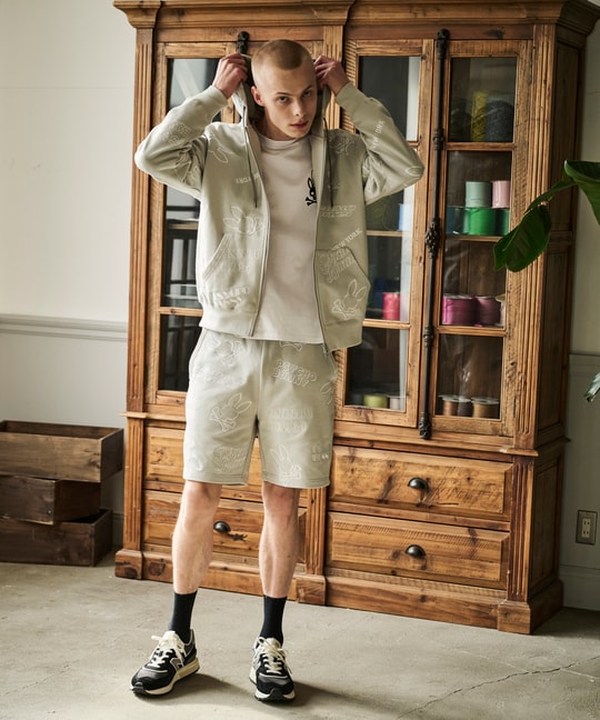 エンブロイダリーロゴパターン ジップパーカ