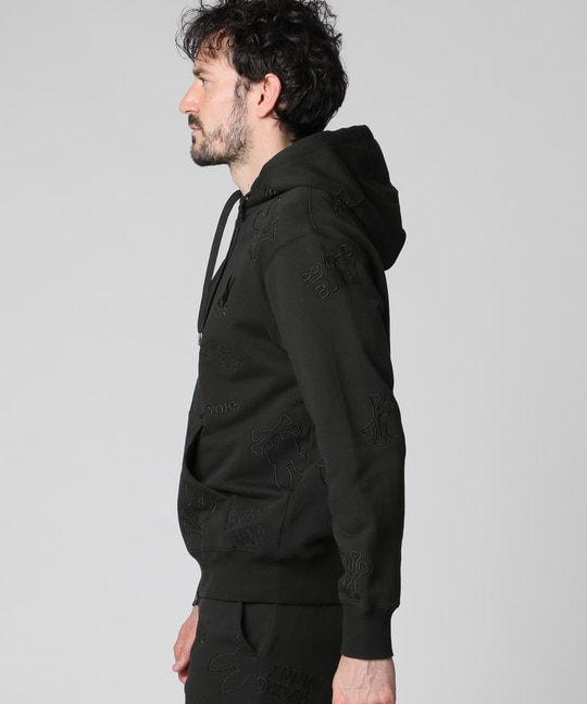 エンブロイダリーロゴパターン ジップパーカ