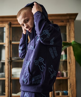 エンブロイダリーロゴパターン 　ジップパーカ