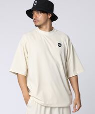 [WEB限定]3Dラバーエンブレム リラックスフィット7分丈モックネックTシャツ