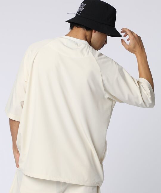 [WEB限定]3Dラバーエンブレム リラックスフィット7分丈モックネックTシャツ