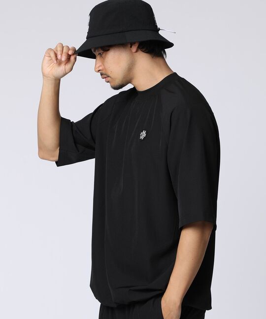 [WEB限定]3Dラバーエンブレム リラックスフィット7分丈モックネックTシャツ