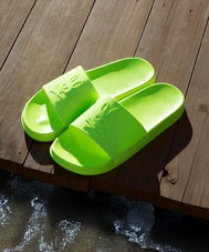 エンボスネオンカラーロゴ  シャワーサンダル