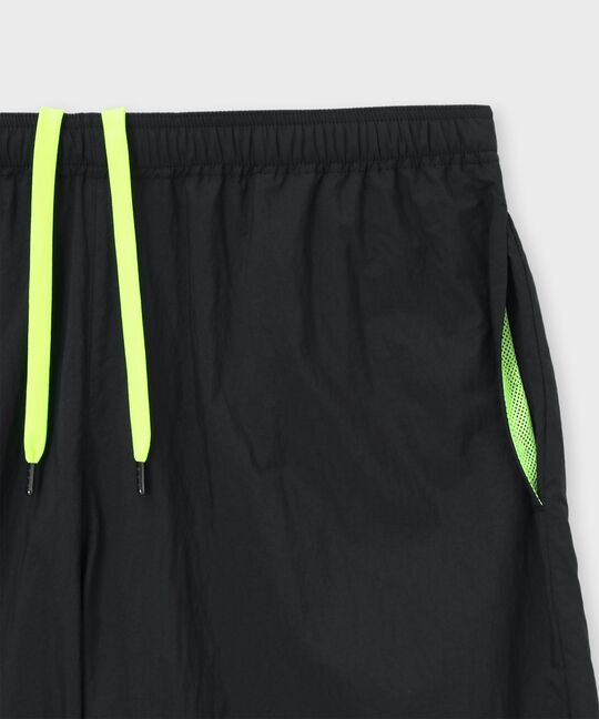 ライトシェルタフタ アクティブショートパンツ