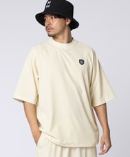 [WEB限定]3Dラバーエンブレム リラックスフィット7分丈モックネックTシャツ
