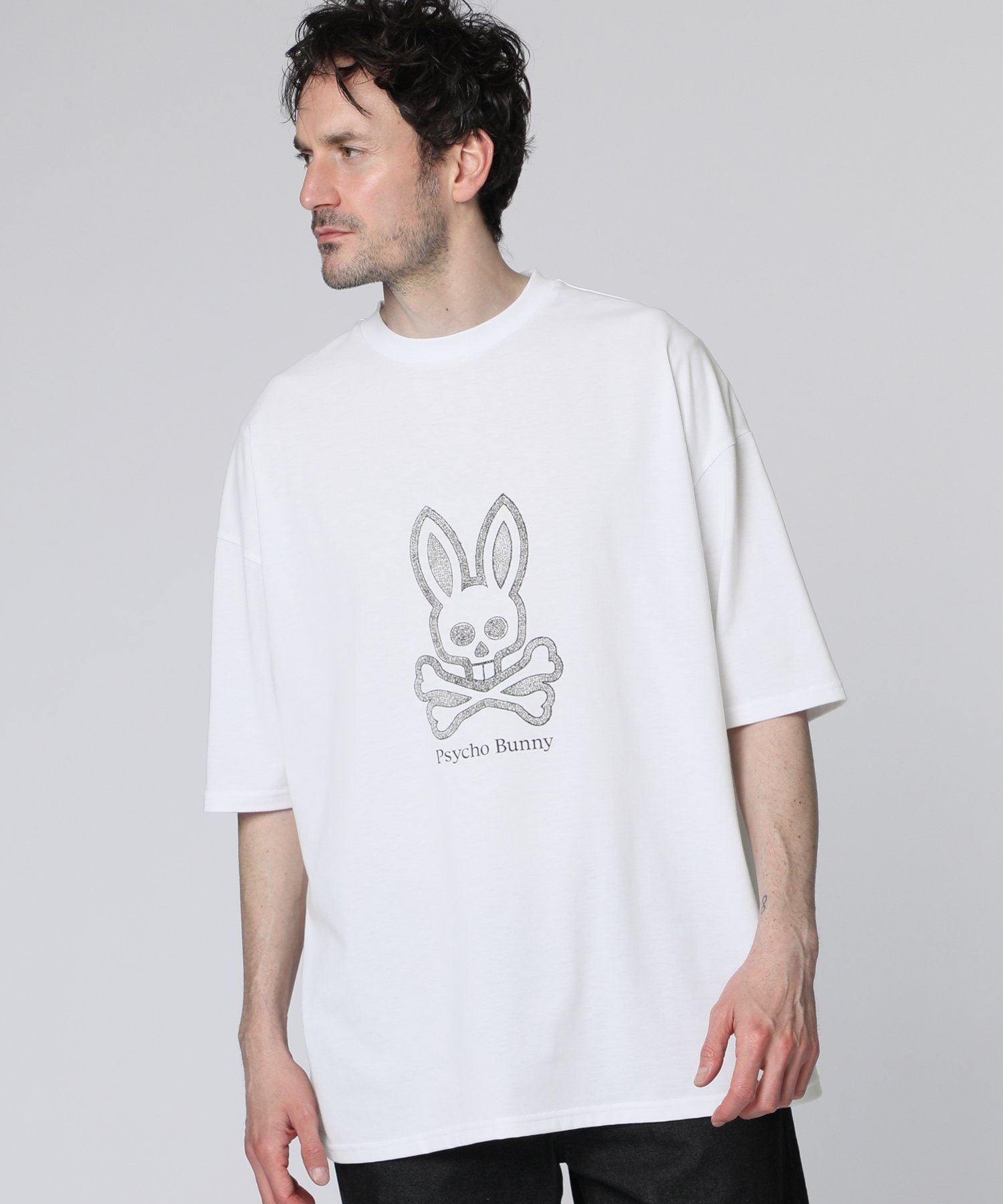 WEB限定]ハンドライトロゴ ワイドリラックス Tシャツ｜Psycho Bunny