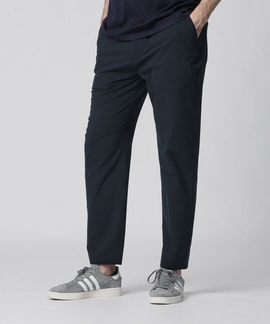 Think Fit ストレッチ テーパードパンツ